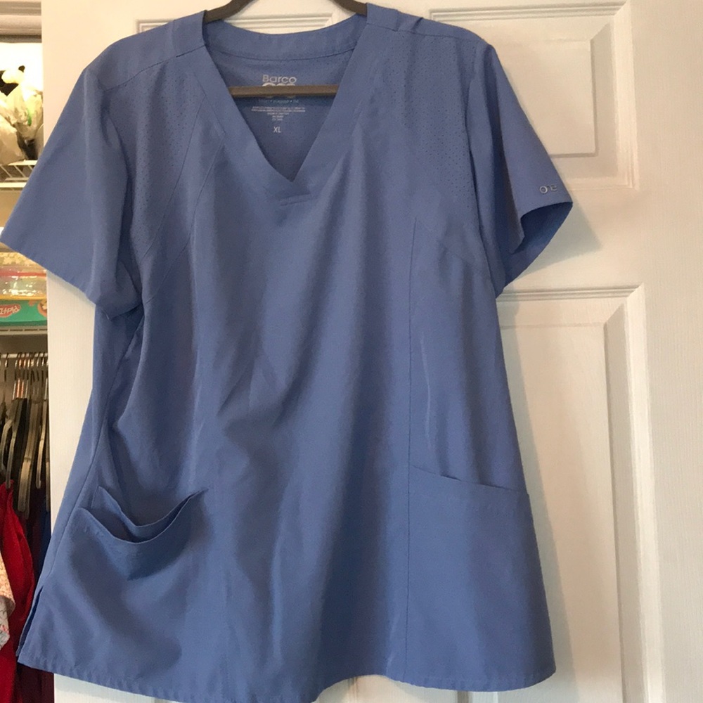 Barco scrub top